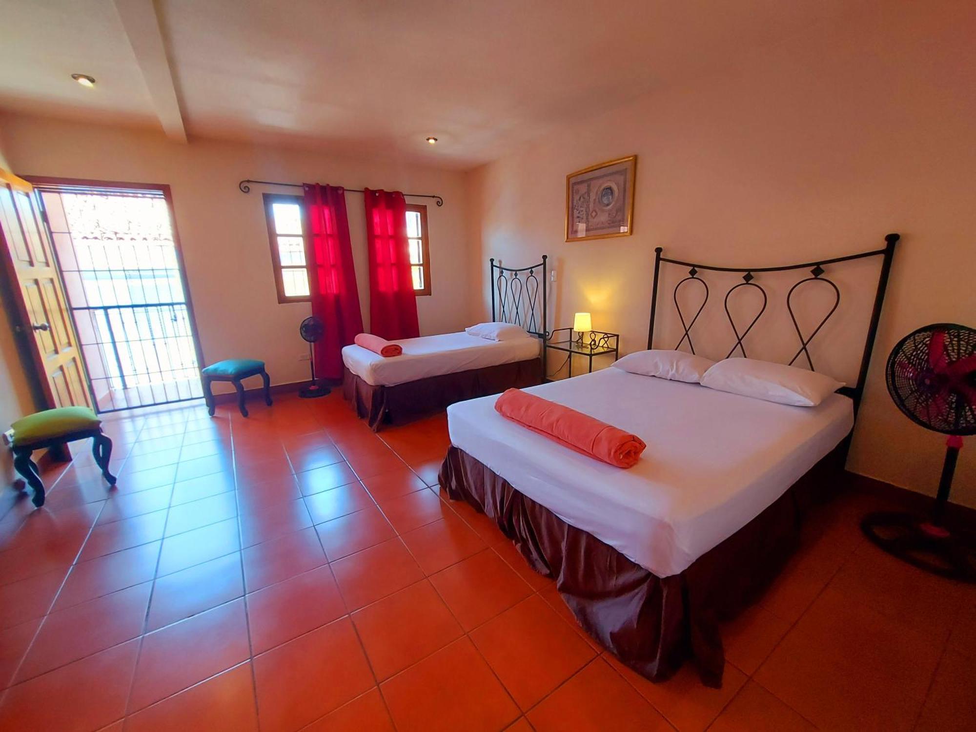 Hostal Lolita'S Boutique Granada Eksteriør billede
