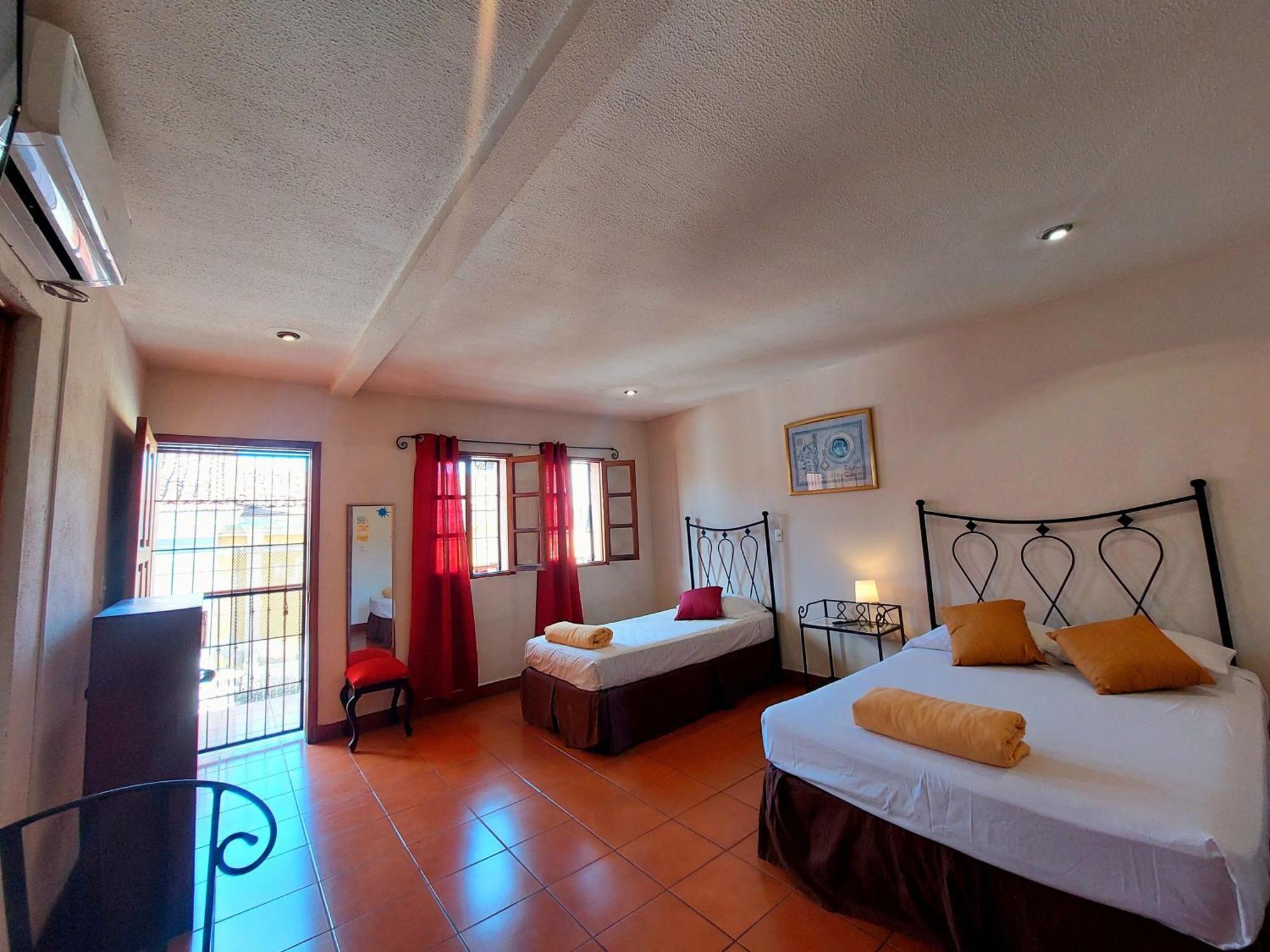 Hostal Lolita'S Boutique Granada Eksteriør billede